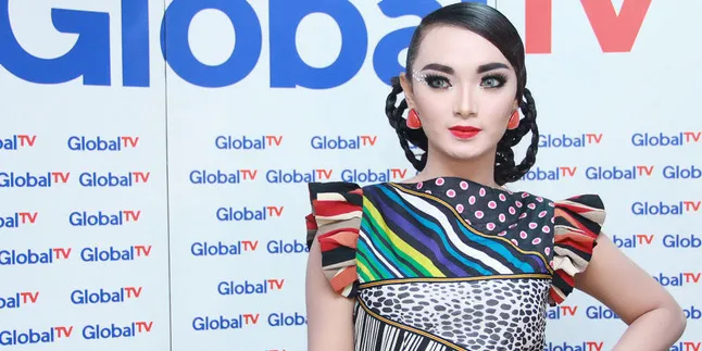 Zaskia Shinta Tampil Tanpa Poni, Sudah Siap Jomblo? Zaskia Shinta Tampil Tanpa Poni, Sudah Siap Jomblo?