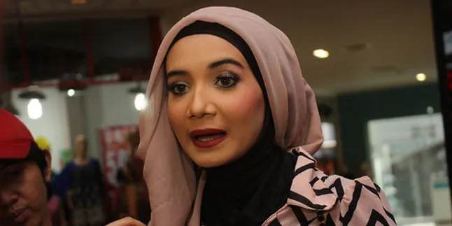 Zaskia Sungkar Minta Dibawakan Bantal Saat Diperiksa BNN