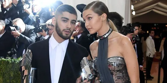 Zayn Malik dan Gigi Hadid Berciuman di Tepi Jalan, Balikan?