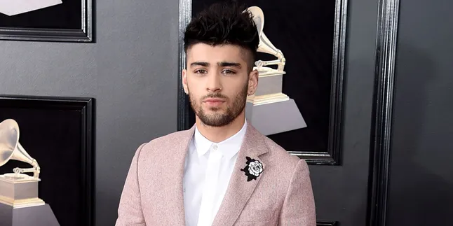 Zayn Malik Rilis Single dan Music Video Baru Yang Emosional! Zayn Malik Rilis Single dan Music Video Baru Yang Emosional!