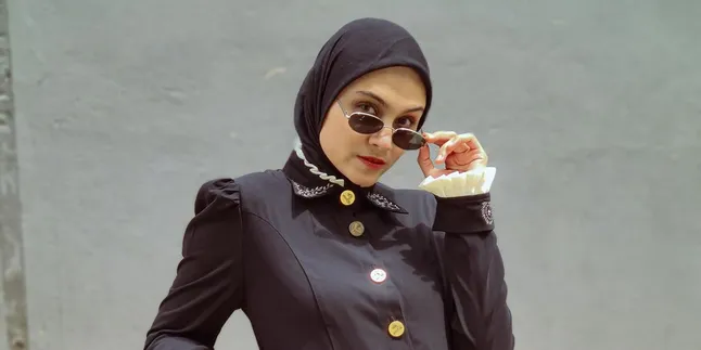 Zee Zee Shahab Punya Trik Jitu Hadapi Suami yang 'Leader Banget' Zee Zee Shahab Punya Trik Jitu Hadapi Suami yang 'Leader Banget'
