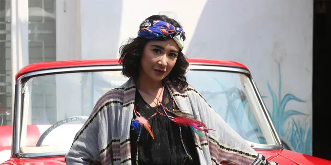 Ziarah Makam, Uut Permatasari Doakan Mendiang Ayahanda Agar Dimuliakan di Surga