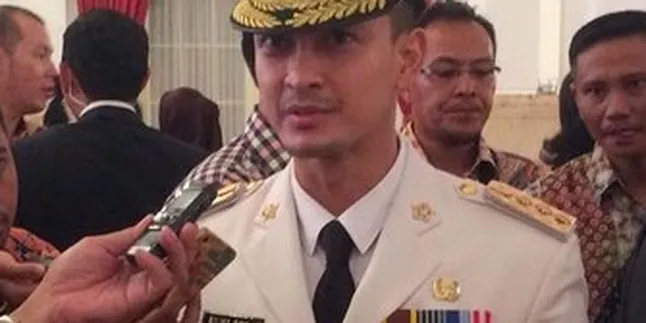 Zumi Zola: Saya Melihat Keunikan, di Pelaminan Ada Sayuran dan Buah-Buahan Zumi Zola: Saya Melihat Keunikan, di Pelaminan Ada Sayuran dan Buah-Buahan