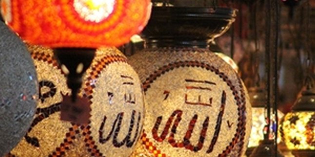 The Beauty of Idul Adha Takbir: Lyrics Full of Meaning in Arabic, Latin, and Their Meanings