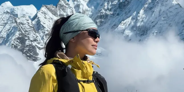 10 Potret Angela Gilsha Mendaki ke Everest Base Camp, Penuh Rasa Takjub