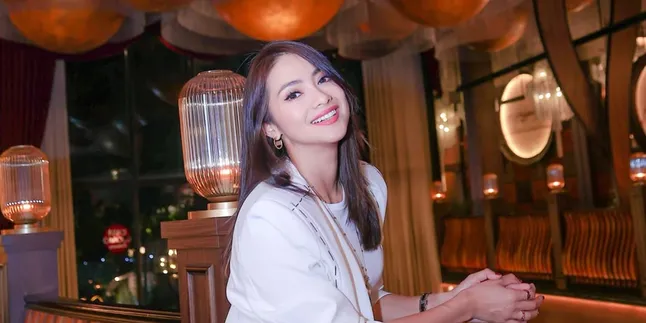 7 Potret Dapur Rumah Rini Yulianti di Australia, Desain Simpel dan Fungsional