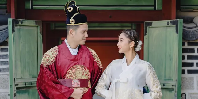 7 Potret Glenca Chysara dan Suami ke Kawasan Dongdaemun Korea, Romantis Banget