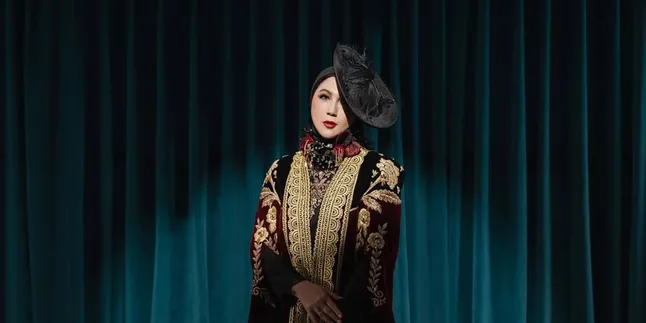 7 Potret Marini Zumarnis Tampil Elegan Bak Bangsawan Eropa, Cantik dan Ramai Dipuji