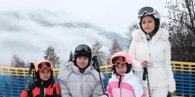 7 Potret Rachel Vennya Jajal Ski Pertama Kali di Italia Bareng Keluarga