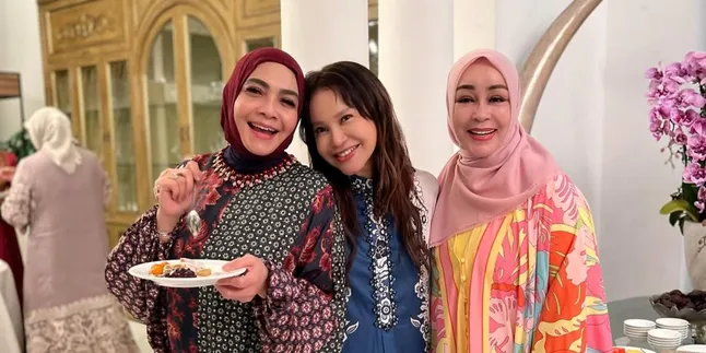 7 Potret Rieta Amilia Buka Bersama di Rumah Mayangsari, Ada Cut Keke hingga Rossa