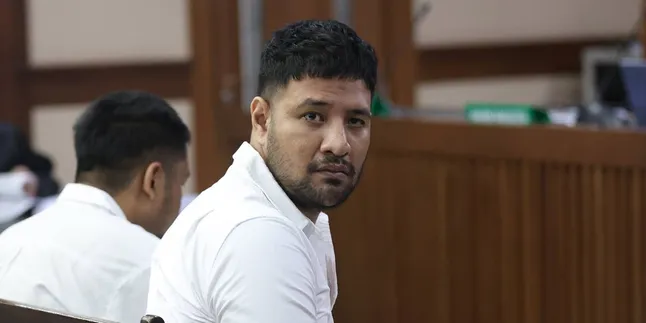 Ammar Zoni Menangis Saat Susun Pleidoi Pribadi, Curhat Kehilangan Orang Tua hingga Perceraian