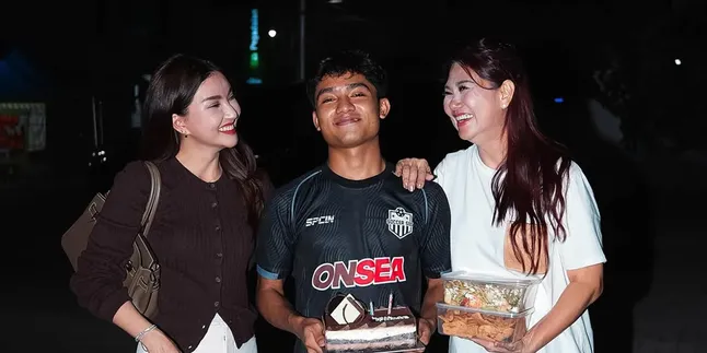 Betrand Peto Ulang Tahun, Sarwendah dan Ruben Onsu Kasih Kejutan Terpisah
