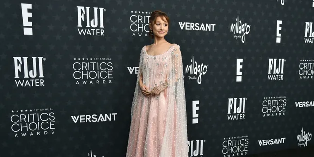 Black Carpet 31st Critics' Choice Awards, Ada Ariana Grande - Lee Byung Hun
