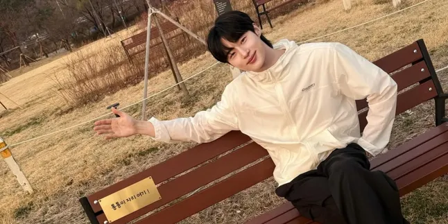 Byeon Woo Seok Sambangi Hutan Hadiah Ulang Tahun dari Fans