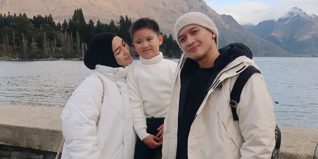 Cara Rezky Aditya Ajarkan Makna Puasa Ramadan ke Anak Sejak Dini