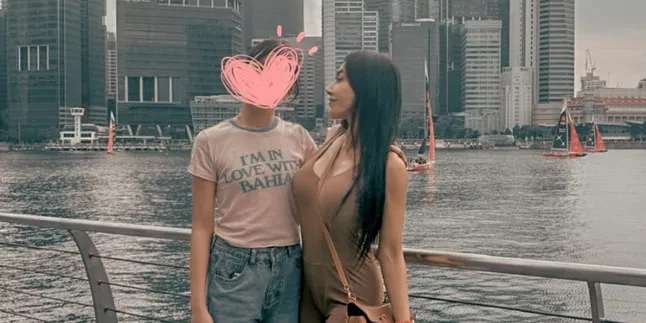 Denada Larang Aisha Punya Media Sosial di Usia 13 Tahun