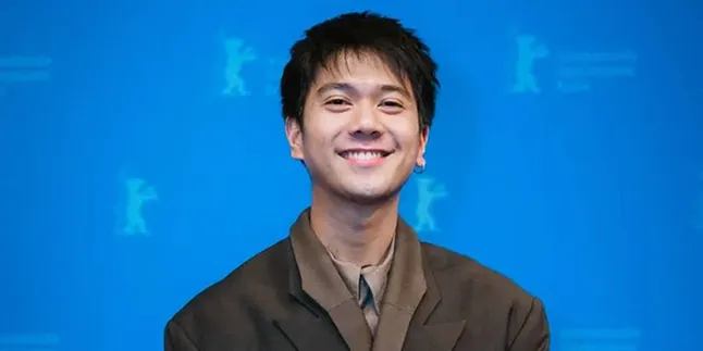 Diduga Pacaran dengan Bernadya, Iqbaal Ramadhan Santai Hadiri Kondangan