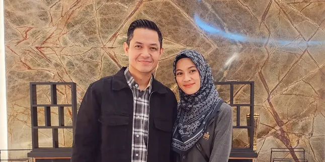 Dude Harlino Bantah Isu Cerai dari Alyssa Soebandono