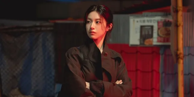 Go Youn Jung Jadi Produser Film di Drama 'WE ARE ALL TRYING HERE'