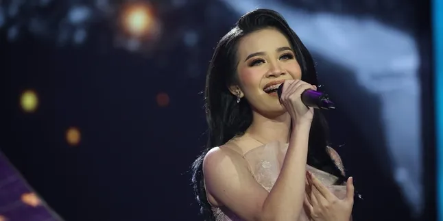 Juara Kontes Ambyar Indonesia Jingga Vanessa Rilis Single 'Kembang Sore', Siap Bikin Galau!