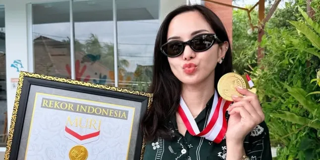 Kirana Larasati Raih Rekor MURI Usai Menyelam di Kedalaman 127,8 Meter