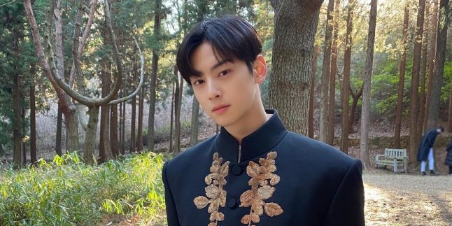 ASTRO Cha Eun-woo's Angelic Charm Gave Us Fluttering Hearts at