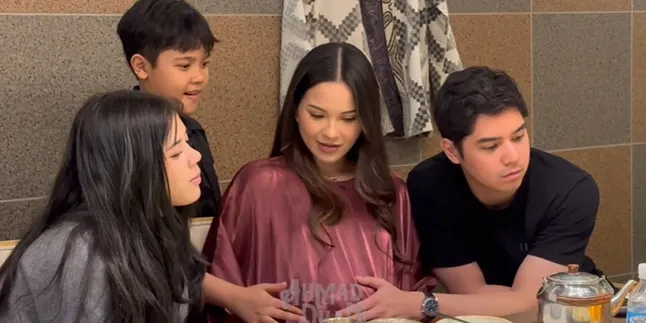 Muhammad Ali Coba Pegang Baby Bump Alyssa Daguise, Ini Reaksinya