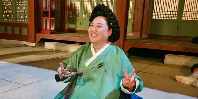 Park Joon Myeon Spesialis Dayang Drama Korea, Terbaru Diajari IU Pilates di 'PERFECT CROWN'