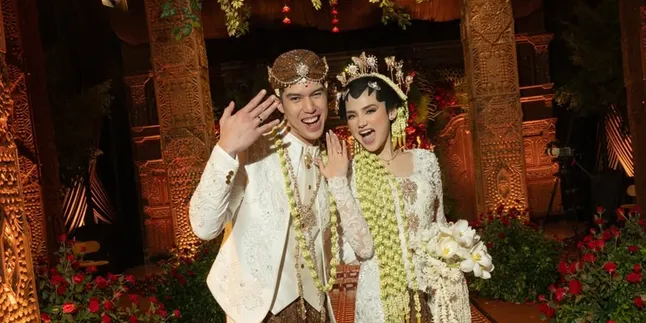 Potret Detail Gaun Syifa Hadju di Resepsi Pernikahan, Didesain Oleh Tex Saverio