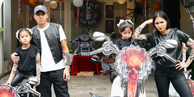 Potret Halloween di Rumah Caca Tengker, Bertema Moge - Padahal Nggak Ada yang Bisa Naik Motor