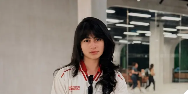 7 Potret Keseruan Sintya Marisca Riding di Padang, Bergaya Edgy Khas Dirinya