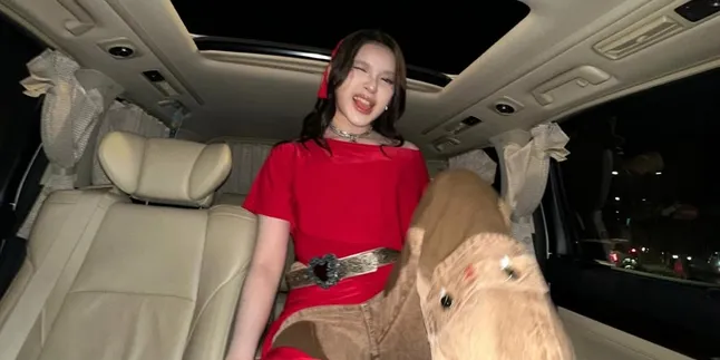Potret Tiara Andini Ogah Banget Duduk Cantik di Dalam Mobil, Ada Aja Tingkahnya