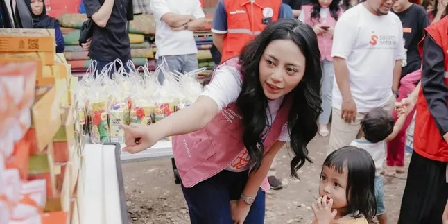 Potret Rachel Vennya Ajak Xabiru dan Chava Berbagi Jumat Berkah saat Ramadan
