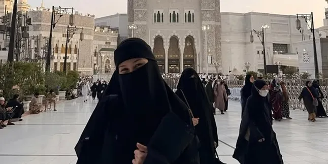 Vanesha Prescilla Umrah di Bulan Ramadan, Bahagia di Mekkah