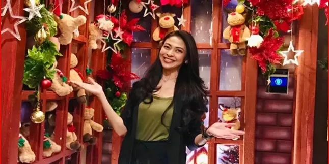 Indira Paramarini Sudiro Appears Elegant Celebrating Christmas with Joy, Here is the Photo