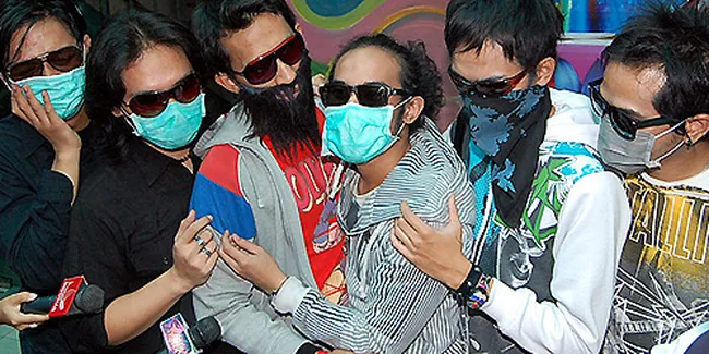 Priya Kuburan: Sheila Marcia Juga Tahu Kalau Saya Ganteng 