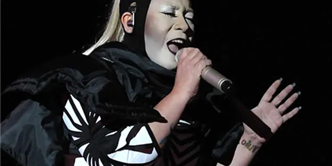 Konser Melly Goeslaw Penuh Kejutan