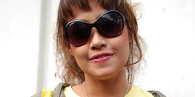 Ditanya Orang Ketiga, Pinkan Bungkam