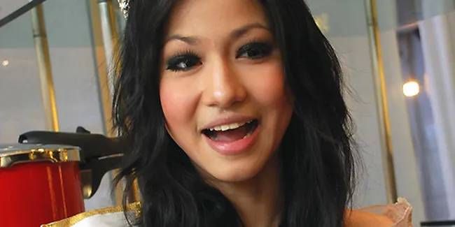 Karenina Sunny Yakin 100% Menang