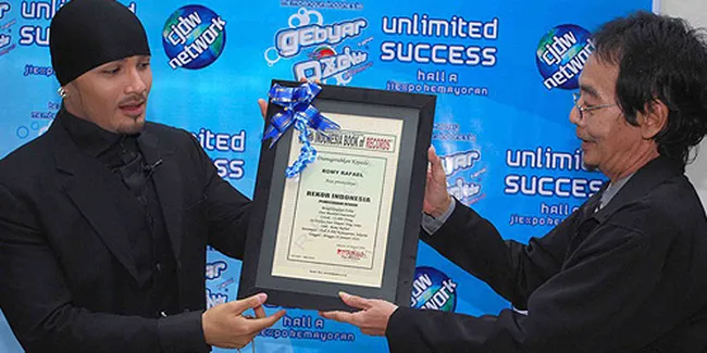 Romy Rafael: Lebih Gampang Menghipnotis Orang Banyak