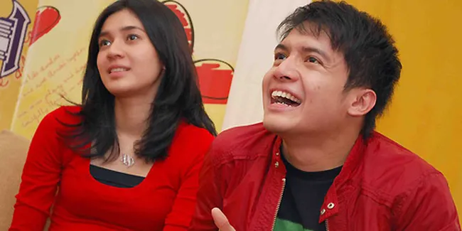 Dhini - Dimas Tiap Hari Sayang-Sayangan