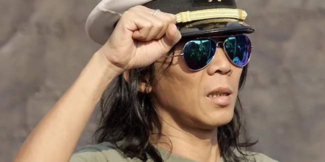 Bimbim Slank Lelang Sandal Jepit