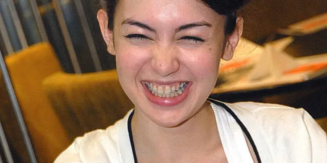 Rianti Cartwright Bantu Kekasih Belajar Bahasa Indonesia