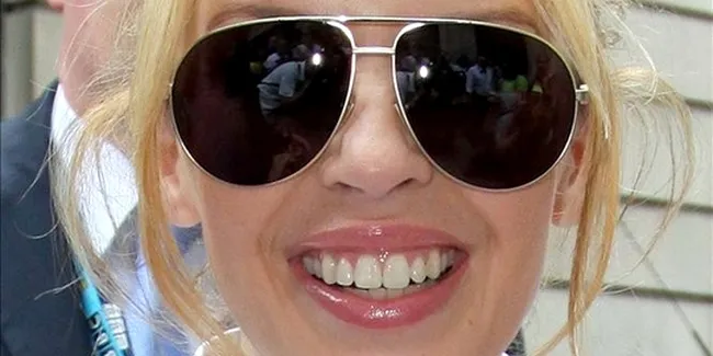 Album Kylie Minogue Mengincar Posisi Terhormat