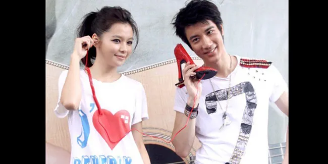 Vivian Hsu Hadiahi Wang Lee Hom Telepon High Heel