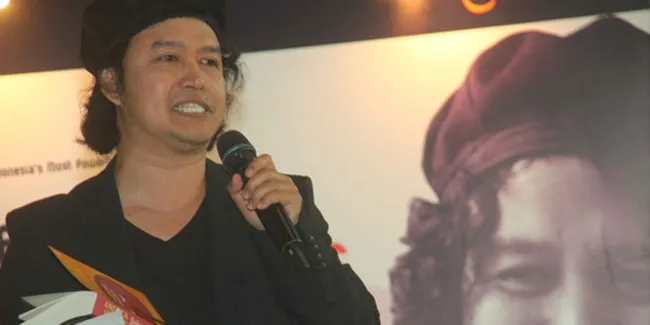 Andrea Hirata Hadiahi Ariel Novel Terbaru