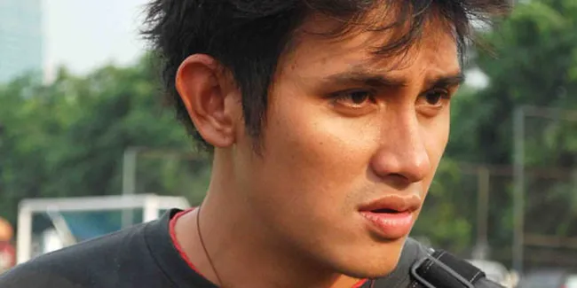 Vicky Nitinegoro Addict Naik Sepeda