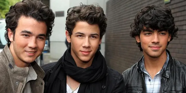 Joe Jonas Kerja Sama Bareng Tom Hanks