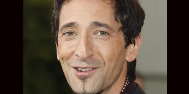 Dalami Peran, Adrien Brody Rela Makan Serangga