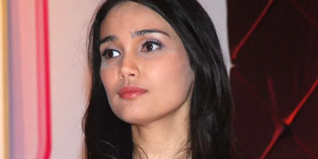 Febby Febiola Fokuskan Perawatan Sekitar Mata